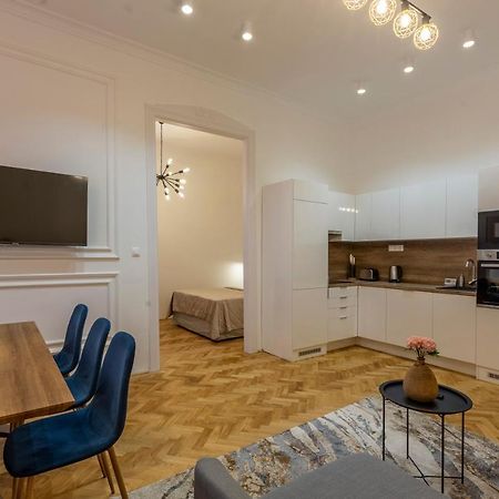 Glamorous Modern Apartment In The Hearth Of بودابست المظهر الخارجي الصورة